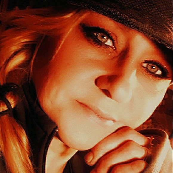 Meet the Posher Other - Meet your Posher, Amy